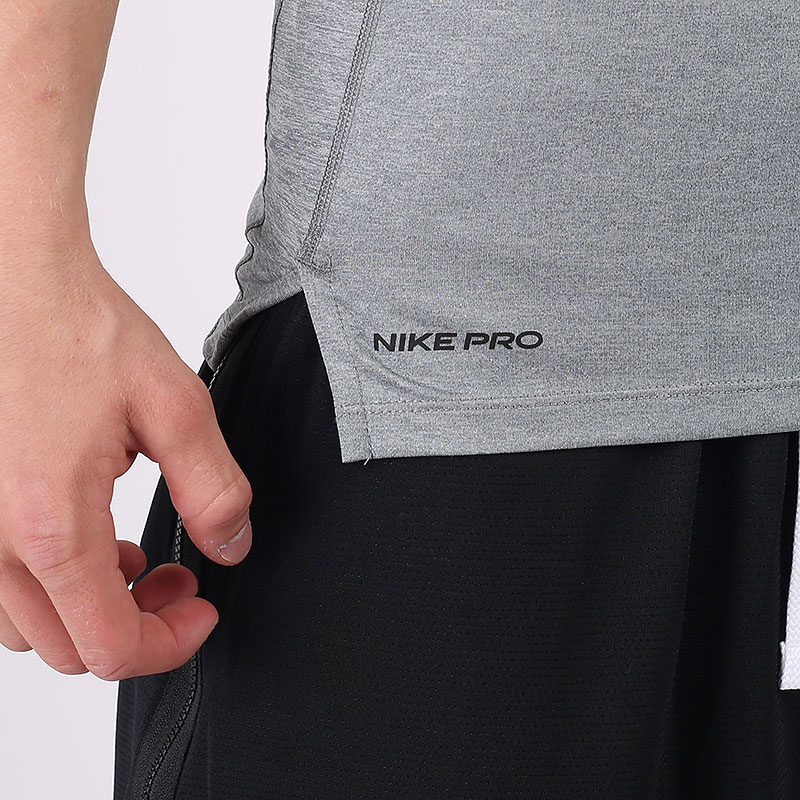 Мужская футболка Nike Pro Tight-Fit Short-Sleeve Top (BV5631-085)  - цена, описание, фото 2